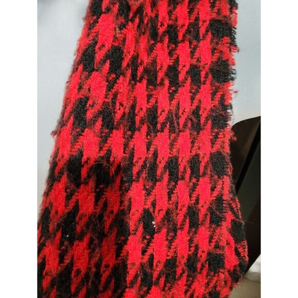 Michelle Stuart Berry & Black Herringbone Scarf 100% Acrylic 52" Lightweight - Picture 3 of 5